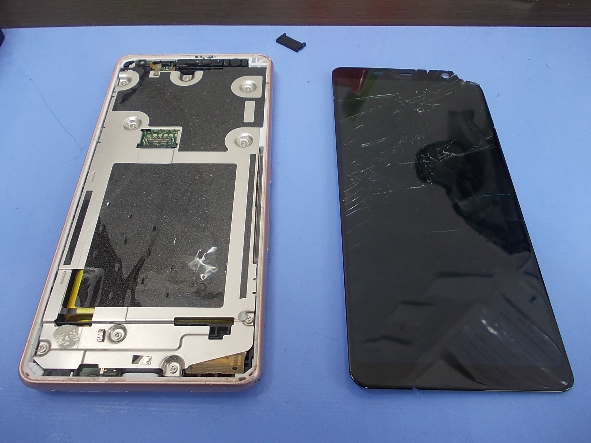 スマホステーション厚木戸室店じゃ Androidスマートフォン の修理やっとる そりゃやっとるよ このまえ 富士通 Arrows F 41a の画面パネル交換やったんよ スマホステーション 厚木戸室店