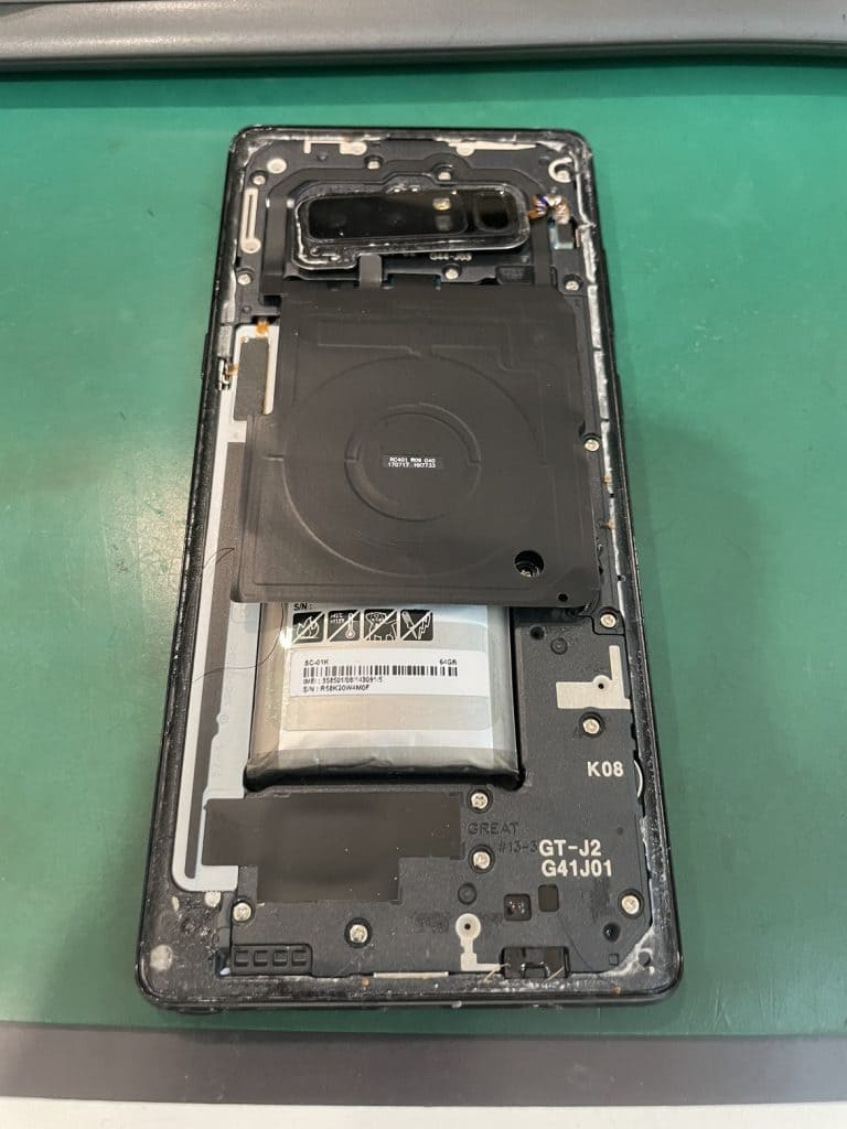 Galaxy Note 8 バッテリー膨張で背面が剥がれてしまった 交換で元の状態に スマホ Iphone修理のスマホステーション 吉祥寺店