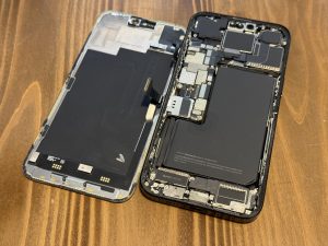 iPhone 15 Pro Max 画面割れ修理 高円寺