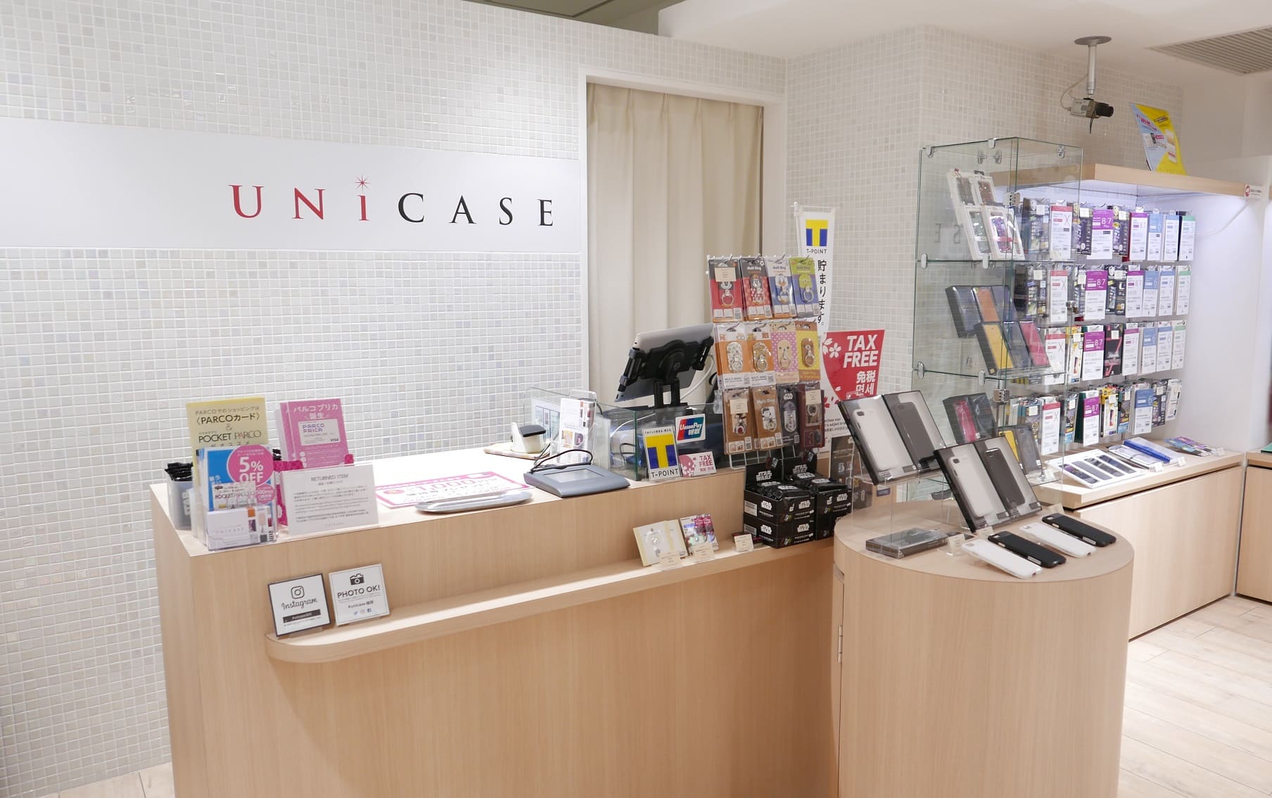 iPhone修理専門店 UNiCASE 福岡パルコ店舗写真